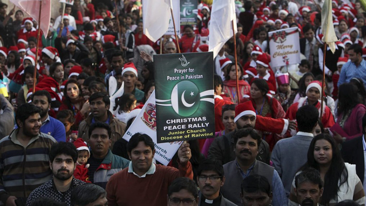 Pakistanda Noel babaya VIP koruma