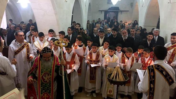 Süryaniler Midyatta Yaldo Bayramını kutladı
