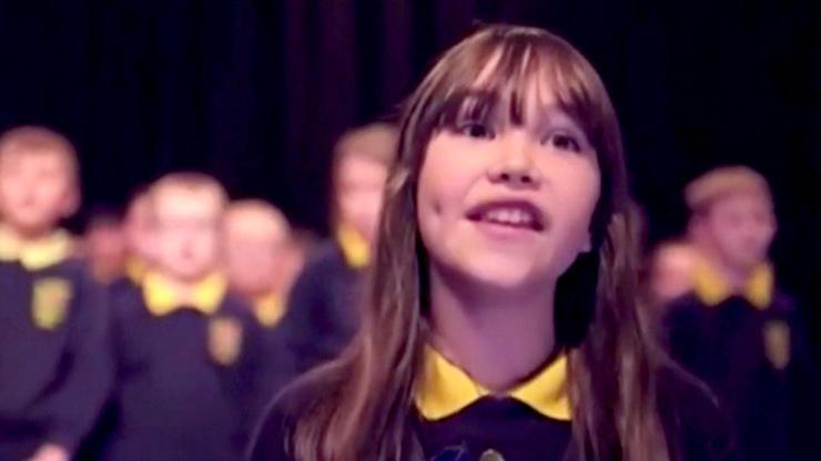 Otizmli kızın söylediği şarkı izlenme rekorları kırdı