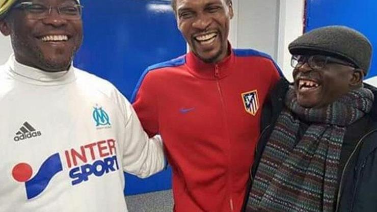 Rigobert Songun hayatını köpeği kurtarmış