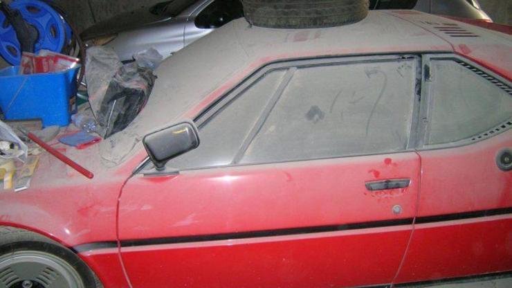 34 yıl garajda unutulmuş BMW bulundu
