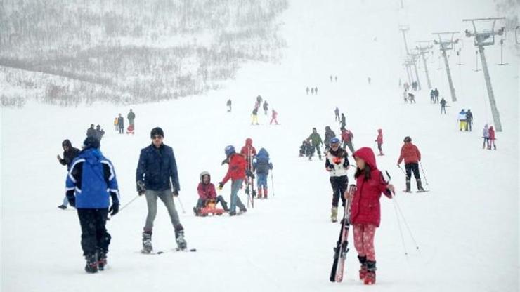 Kış turizminin yeni merkezi tatilcilerin akınına uğradı