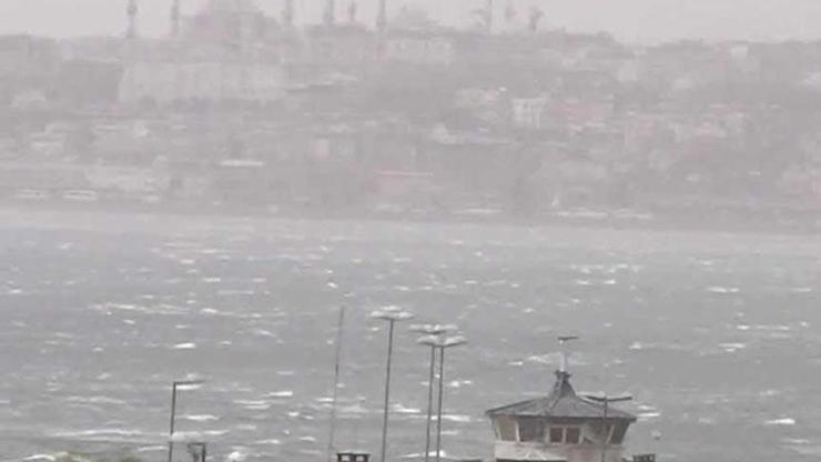 İstanbul ve Çanakkale Boğazları tipi nedeniyle gemi trafiğine kapatıldı