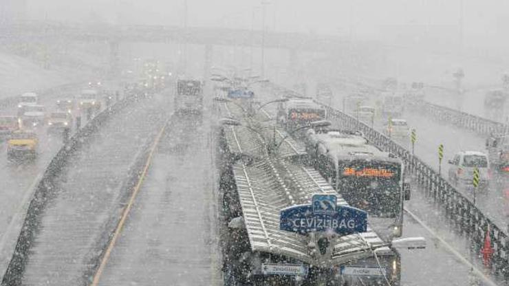 Metro ve metrobüsler sabaha kadar çalışacak