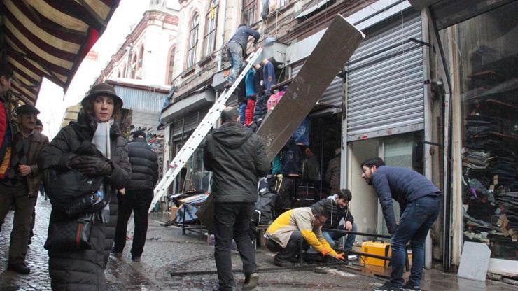 İstanbul, Beyazıtta tentenin çökme anı kamerada