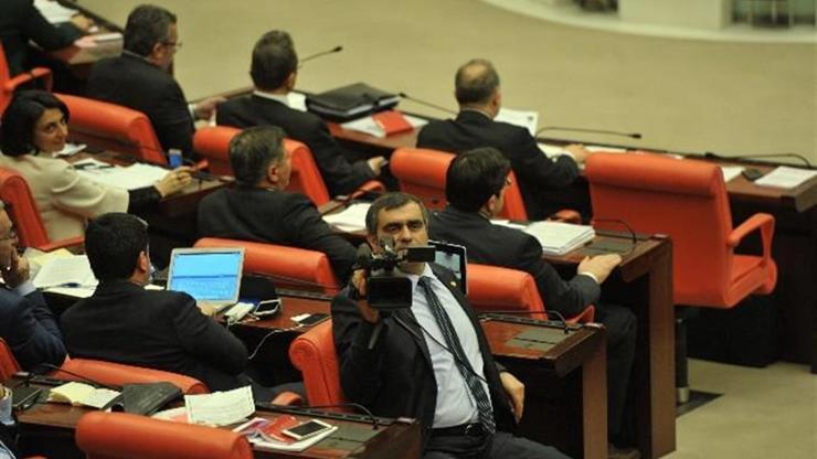 Yeni anayasanın oylandığı görüşmeleri canlı yayınlayan CHPli vekil konuştu