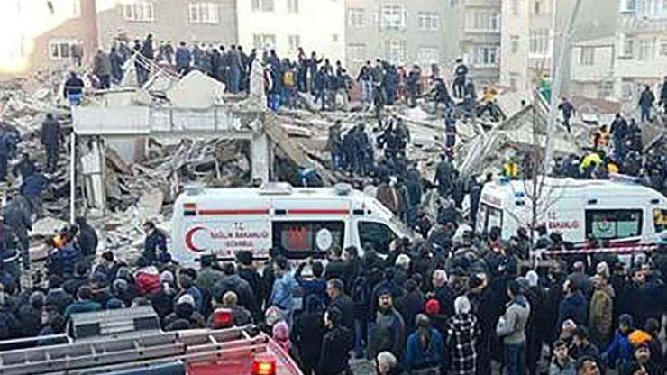 Zeytinburnunda çöken binayla ilgili Belediye Başkanı hakkında suç duyurusu