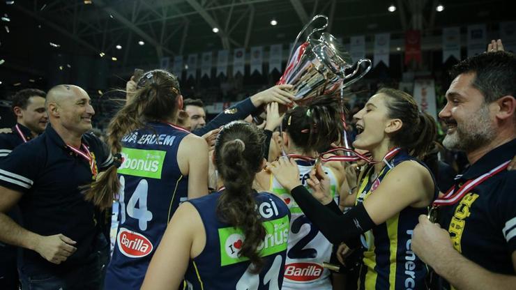 Kadınlar Kupa Voleyde Fenerbahçe şampiyon oldu