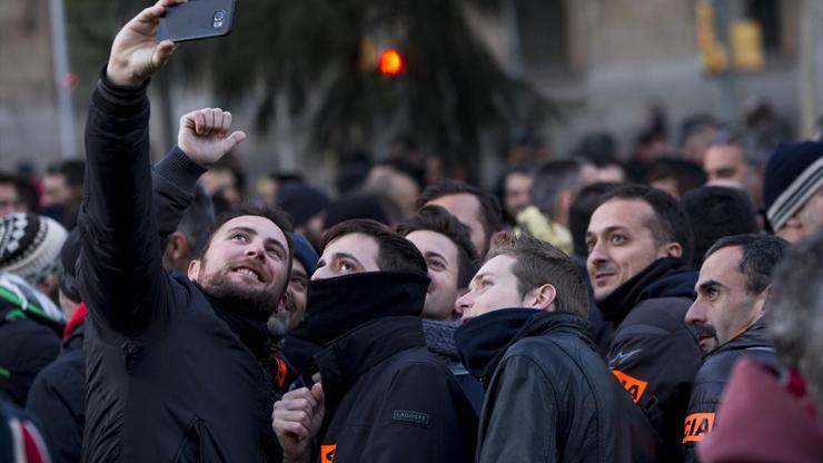 İspanyada polisler sokağa döküldü