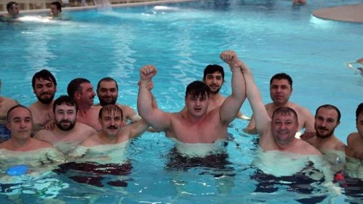 Kadınlar için yapılan aqua parkı erkekler test etti