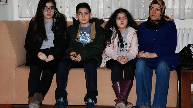 Şehit polis memuru Sekinin çocukları karnelerini aldı