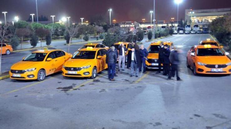 Atatürk Havalimanında taksicilerden indi-bindi protestosu