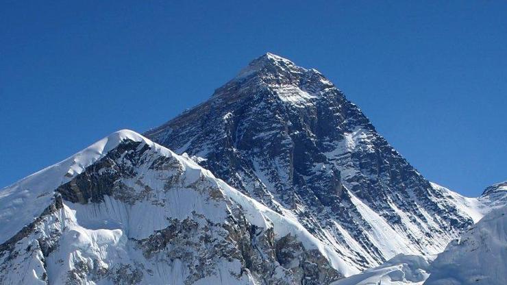 Everest Dağı küçülüyor mu