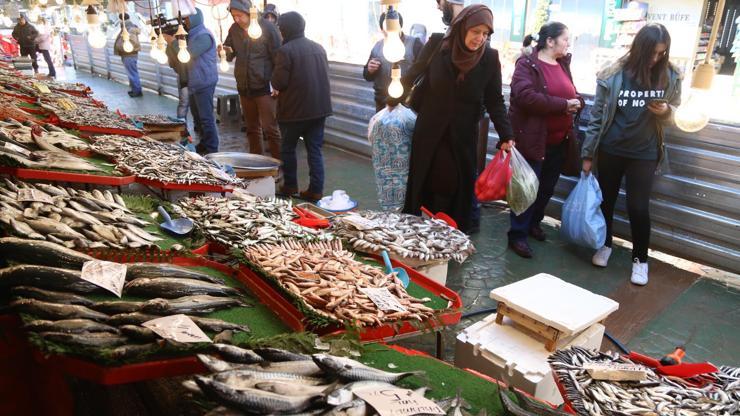 Fiyat arttı balıklar tezgahta kaldı