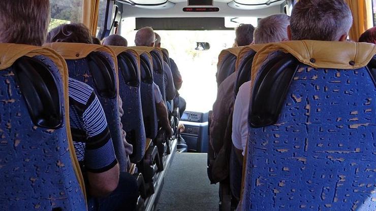 Trafik polisi İstanbul-Ankara otobüsüne yolcu gibi bindi ve denetledi