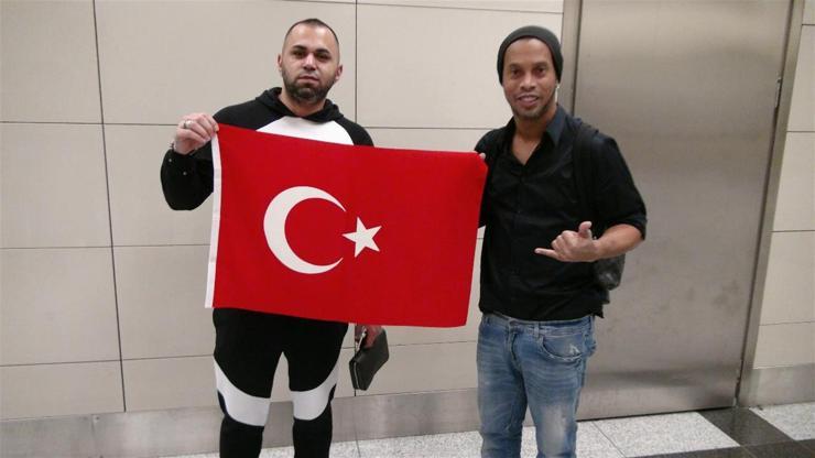 Ronaldinho ortak olmak için İstanbulda