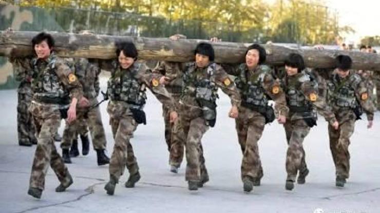 Çinin kadın askerleri viral oldu