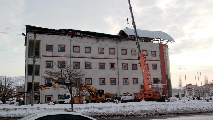 Hastanenin çatısı bir haftada ikinci kez çöktü