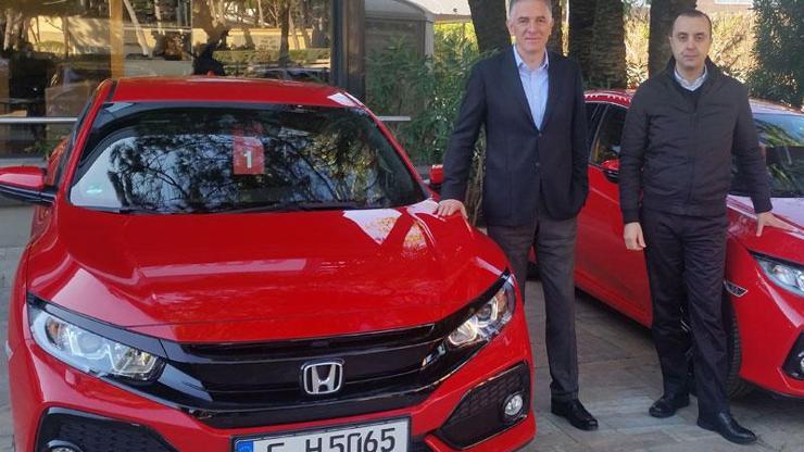 Honda daralan pazarda Civic’le genişliyor