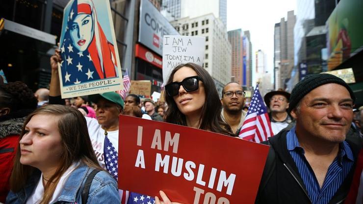 Trumpa tepki bitmiyor: Bugün ben de Müslümanım