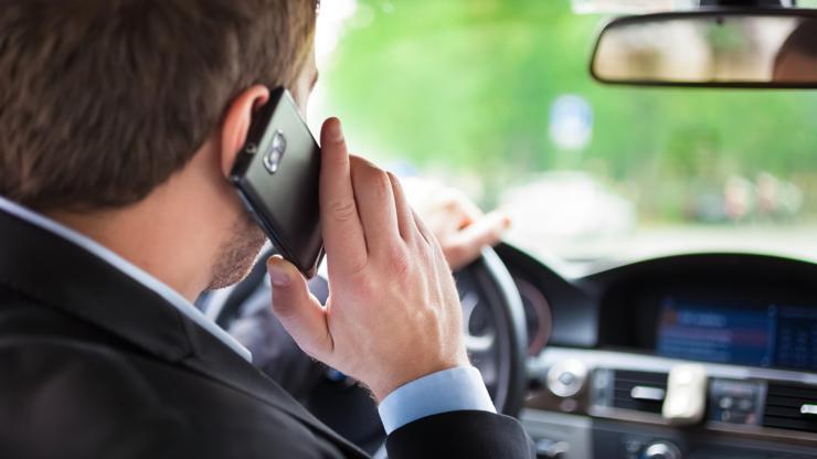 Araç kullanırken telefonla konuşmanın riskleri