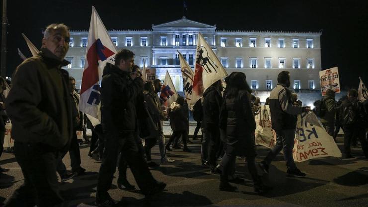 Yunanistanda 10 bin kişilik kemer sıkma karşıtı gösteri