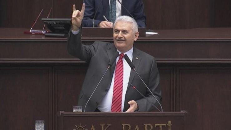 Başbakanın Bozkurt işareti siyasi tartışma başlattı