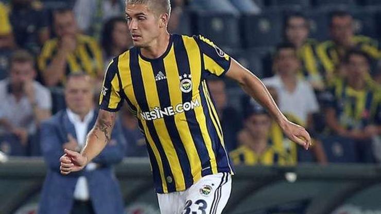 Fenerbahçede savunma hattı değişiyor