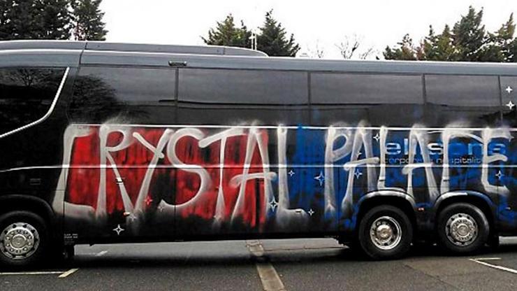 Rakiplerinin otobüsü sanıp kendi otobüslerini boyadılar