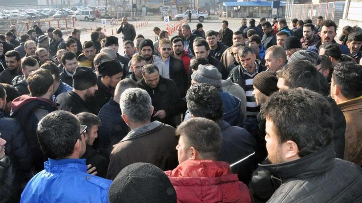 Erdemir taşeron işçilerini servislerine almadı, işçiler protesto etti