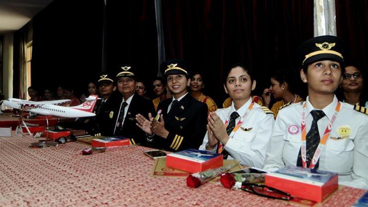 Kadın pilotlar 8 Mart Kadınlar Günü için bir araya geldi