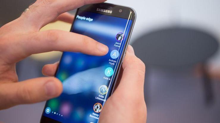 2016’da en fazla telefon satan Samsung oldu