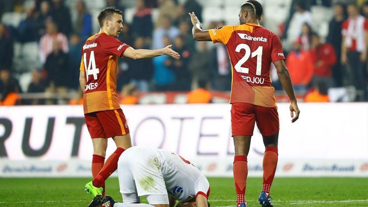 Galatasarayda iki terslik daha: Semih yok, Chedjou şüpheli