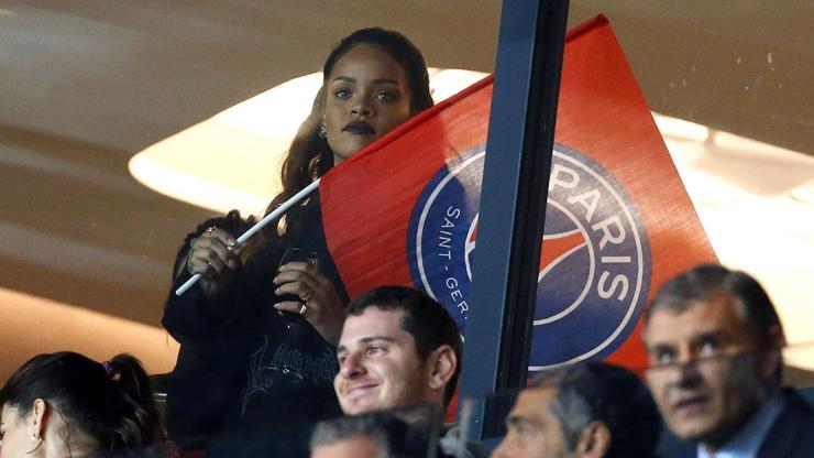 Rihanna rengini belli etti