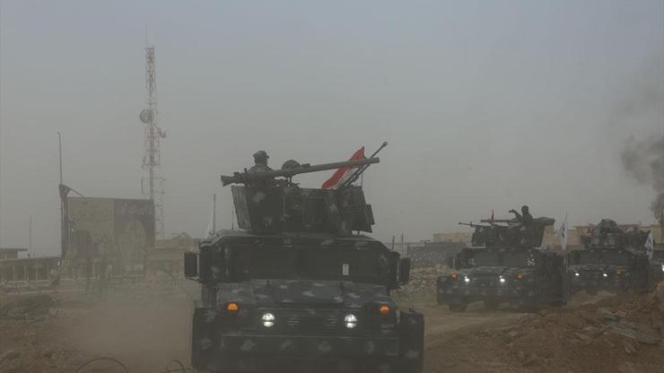 Irak ordusu Musulda bir mahalleyi daha DEAŞtan aldı