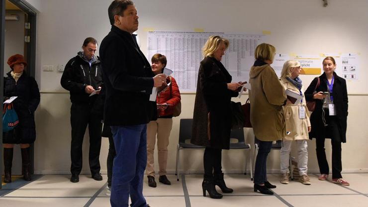 Hollanda seçimlerinde oy kullanma işlemi başladı
