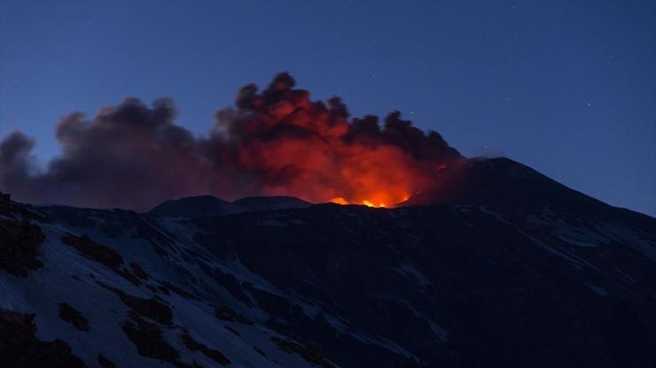 Etna Yanardağı patladı