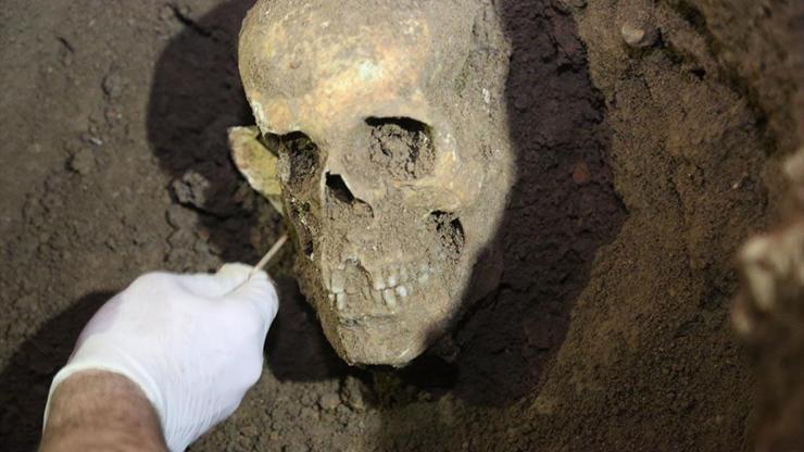 İnşaat kazısında 3 bin 500 yıllık Asuri mezarları bulundu