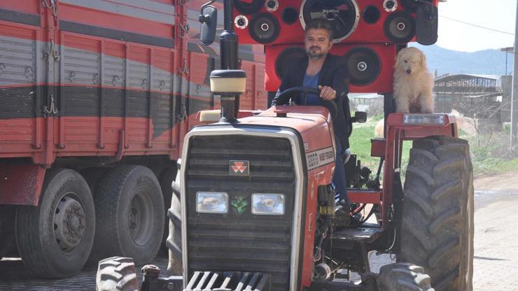 Aydının neşesi çiftçi Mustafa: Traktöre müzik sistemi taktırdı