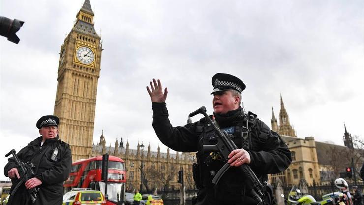 Londra saldırgan aracını insanların üstüne saatte 122 km hızla sürdü