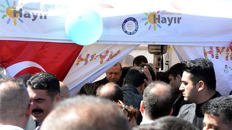 Cumhurbaşkanı Erdoğan Hayır standını ziyaret etti