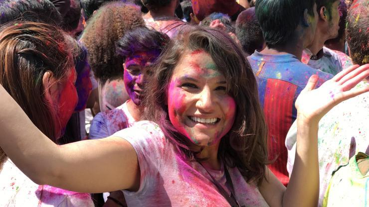Holi Festivalinden renkli görüntüler