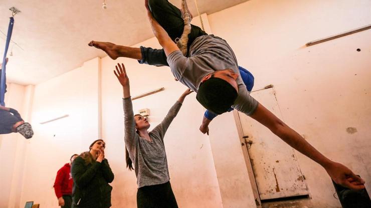 İrlandalı akrobat Gazzede gençlere sanatını öğretiyor