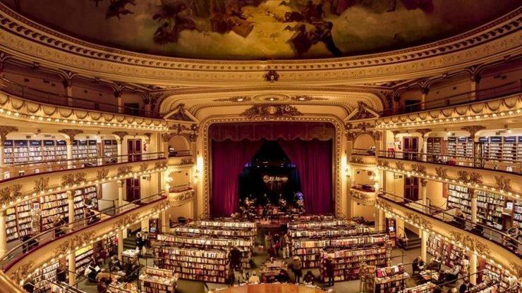 100 yıllık tiyatro kitabevine dönüştürüldü