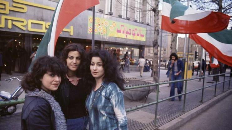 Devrimden hemen önce İranlı kadınlar