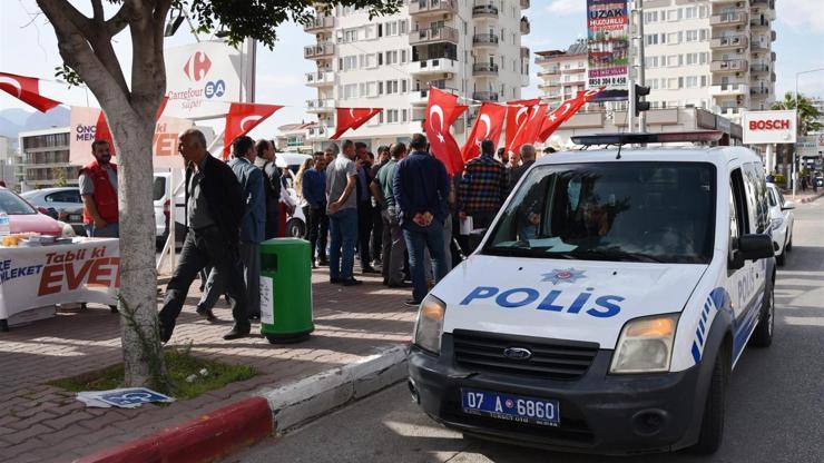 AK Partinin referandum standına saldırı