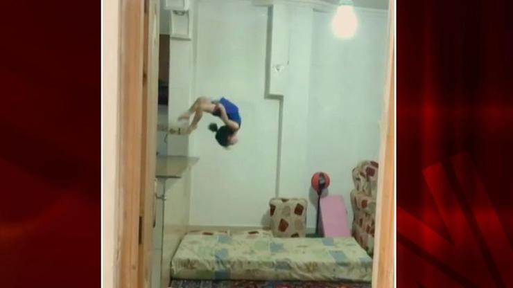 3 yaşındaki akrobat Arat Hosseini internet fenomeni oldu