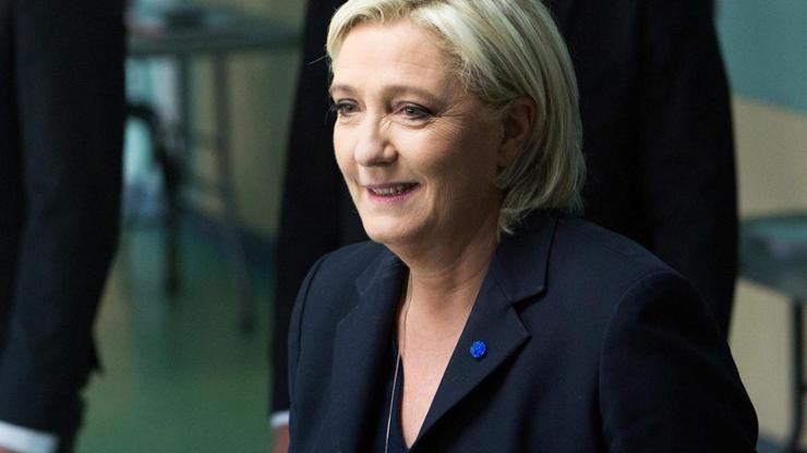 Fransada nefesler tutuldu Cumhurbaşkanı seçimlerinde ilk tur başladı