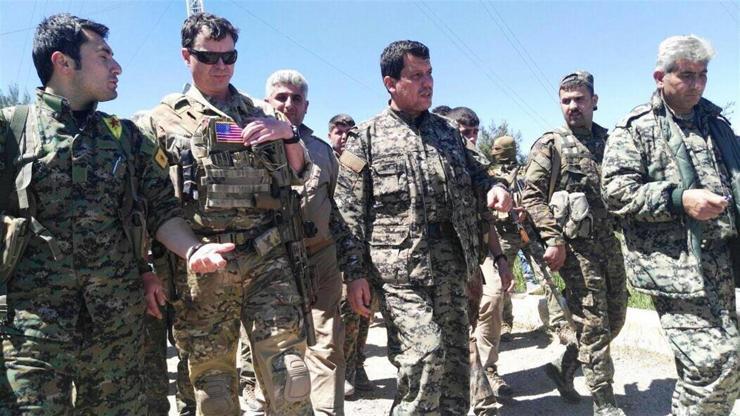 Başına 4 milyon ödül konulan PKKlı terörist ABDli komutanla yan yana