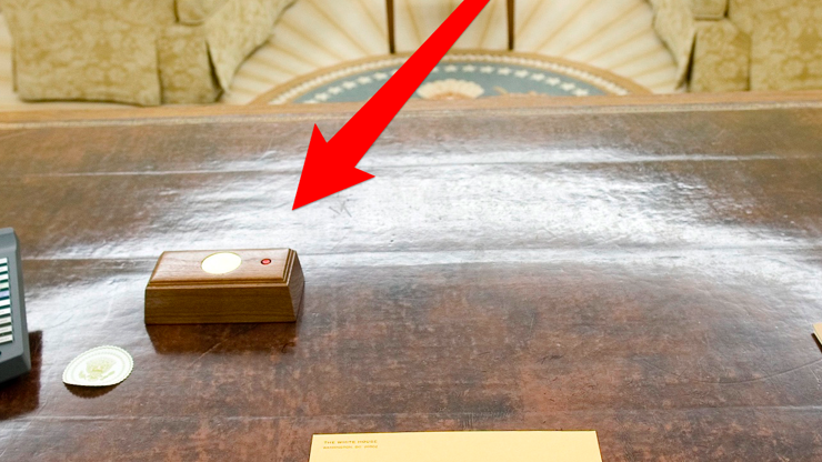 Trumpın Oval Ofisteki kırmızı butonunun sırrı çözüldü